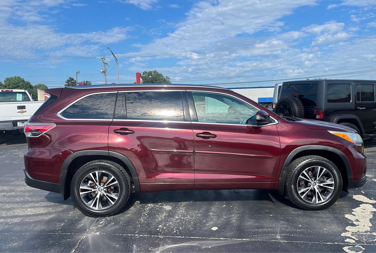 Used 2016 Toyota Highlander XLE AWD/4WD image 2