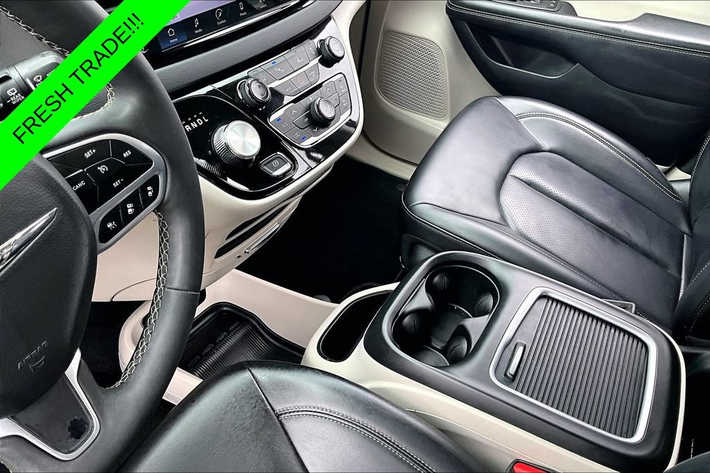 Used 2023 Chrysler Pacifica Touring-L FWD image 17