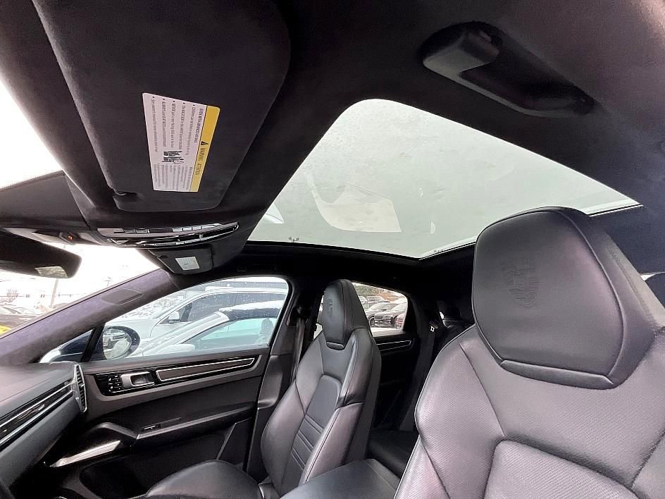 Used 2020 Porsche Cayenne Turbo S image 26