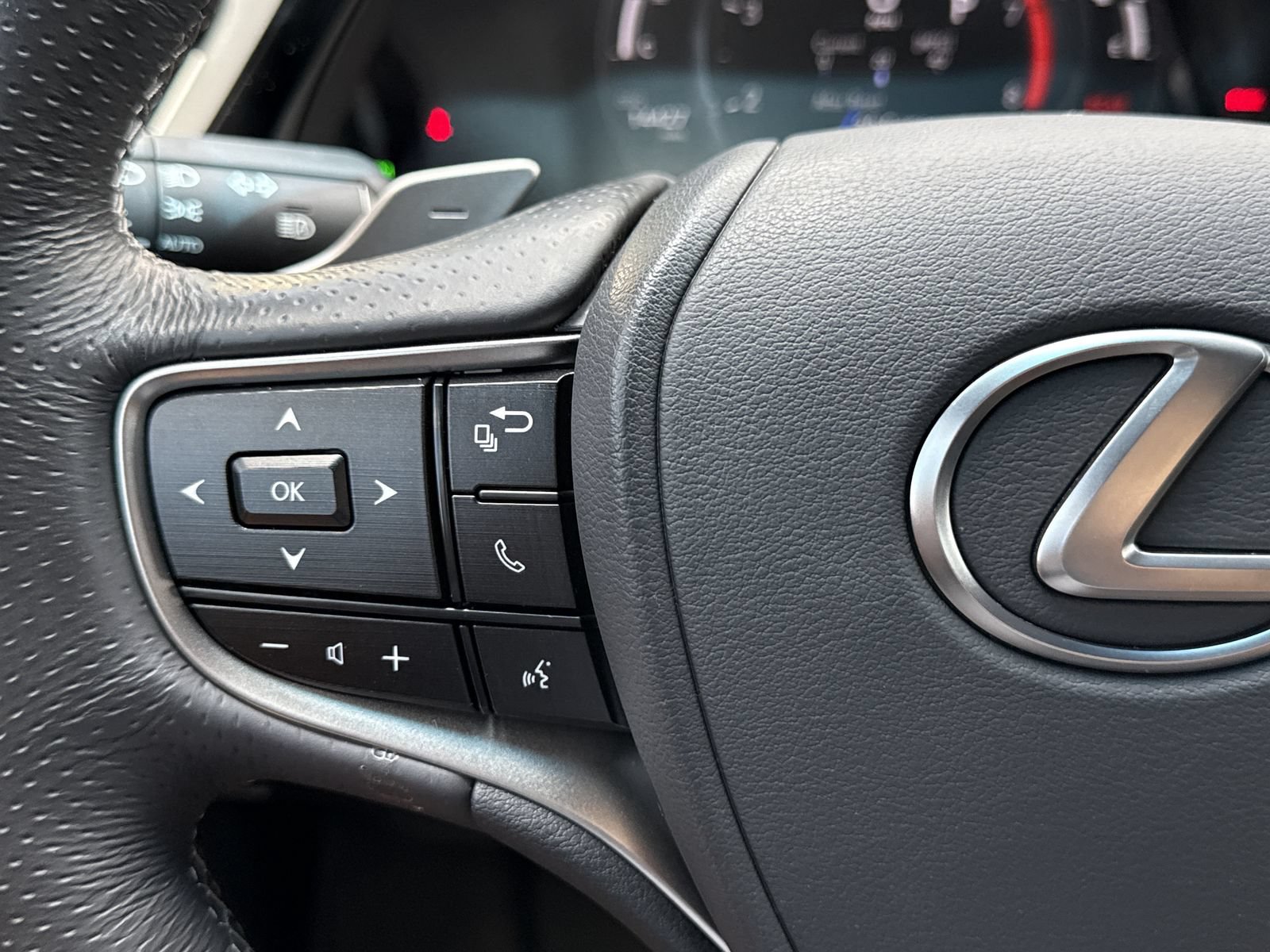 Used 2024 Lexus ES 350 F Sport w/ Accessory Package (Z2) FWD image 24