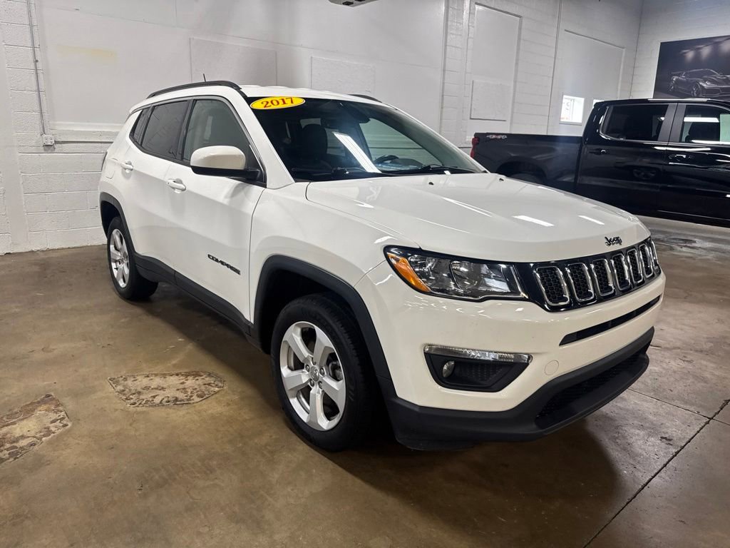 Used 2017 Jeep Compass Latitude w/ Popular Equipment Group AWD/4WD image 4