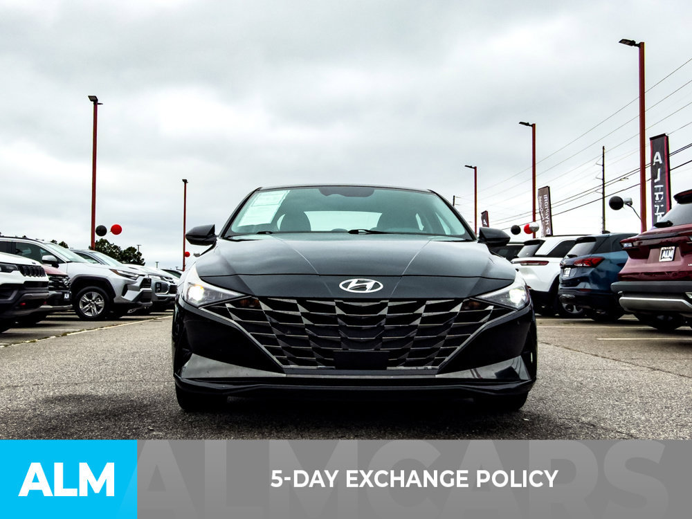 Used 2022 Hyundai Elantra Limited FWD image 3