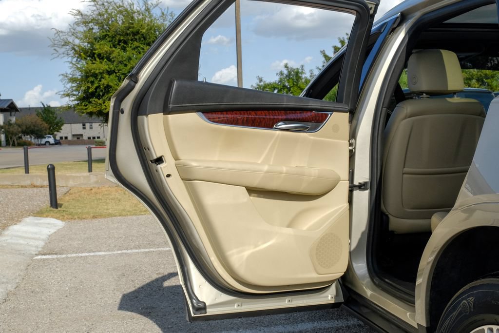 Used 2017 Cadillac XT5 Luxury w/ Driver Awareness Package FWD image 45