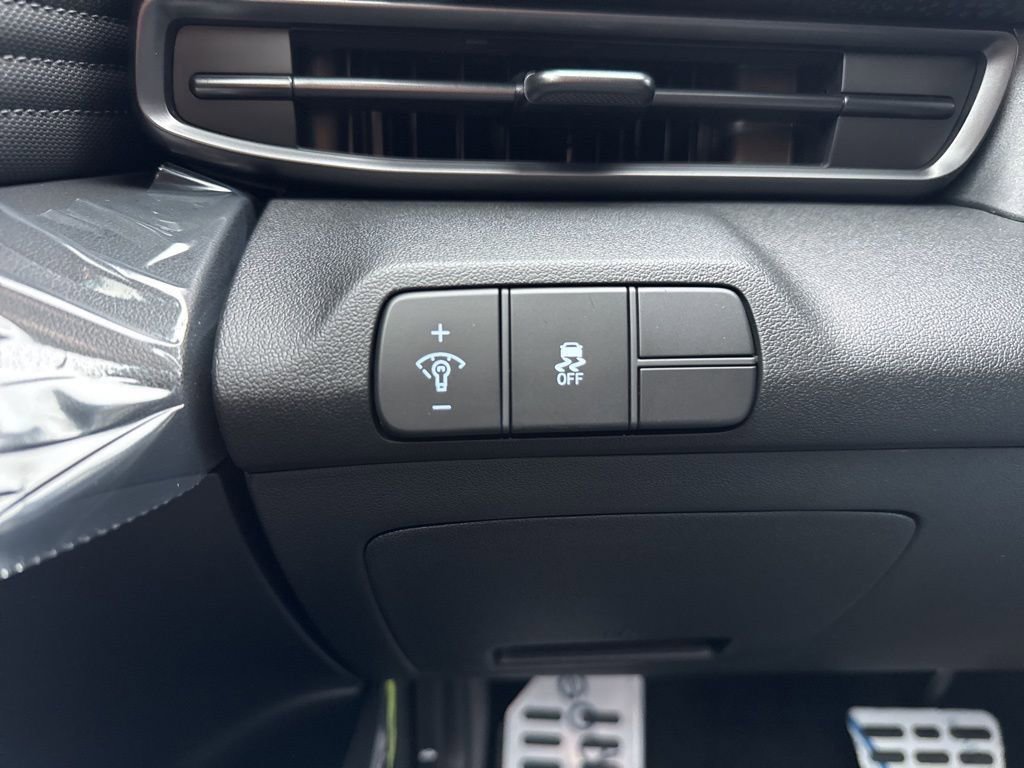 New 2026 Hyundai Elantra Sport FWD image 16