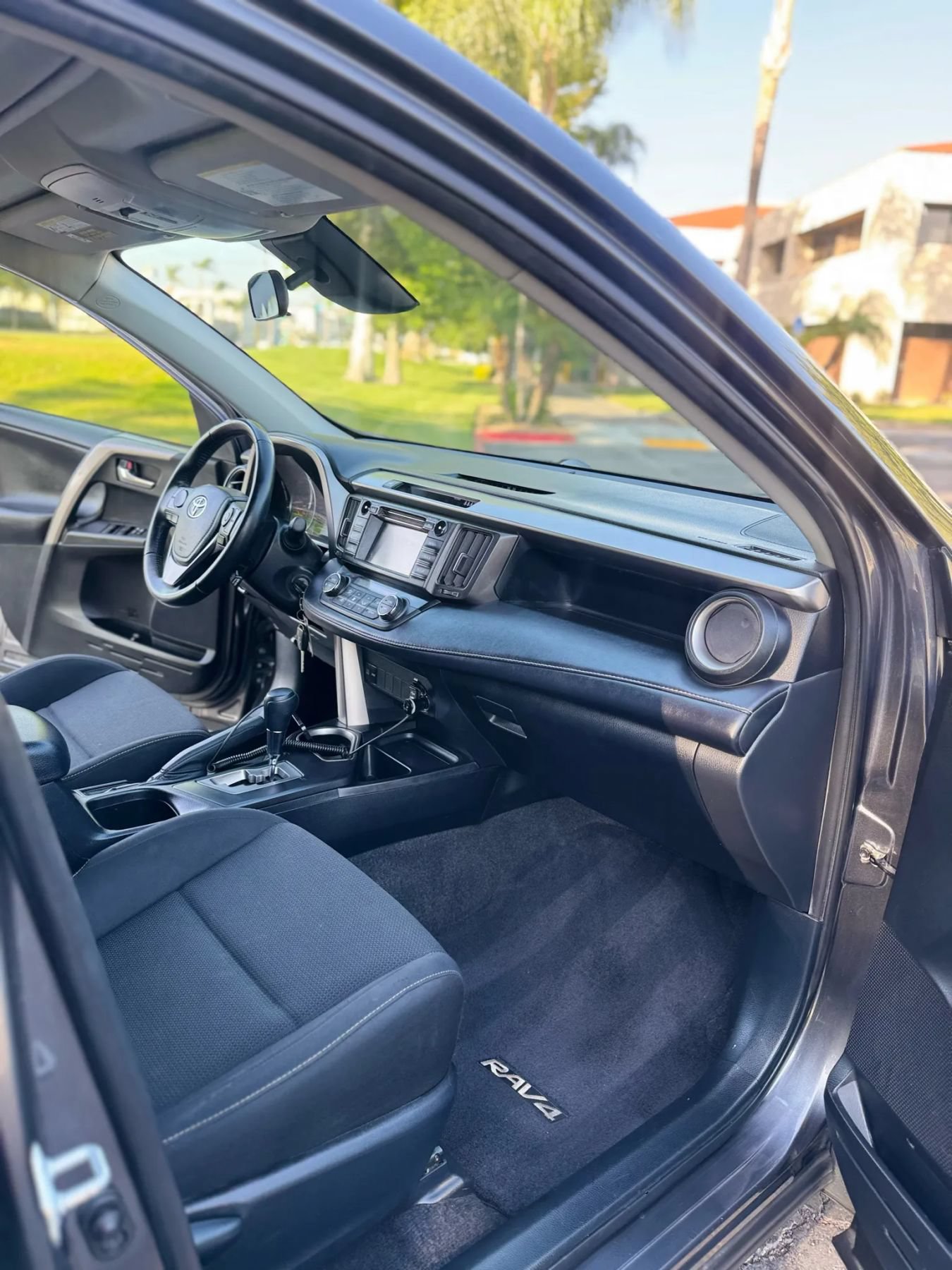 Used 2018 Toyota RAV4 XLE w/ Carpet Mat Package FWD image 48