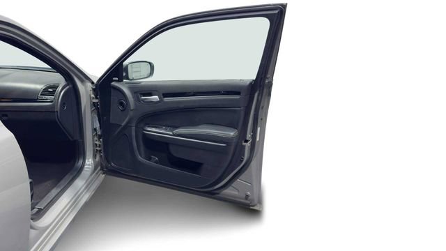 Used 2019 Chrysler 300 S RWD image 9