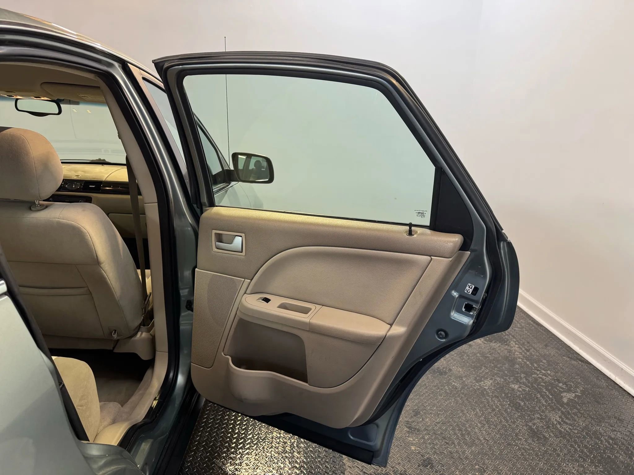 Used 2005 Mercury Montego Luxury image 25