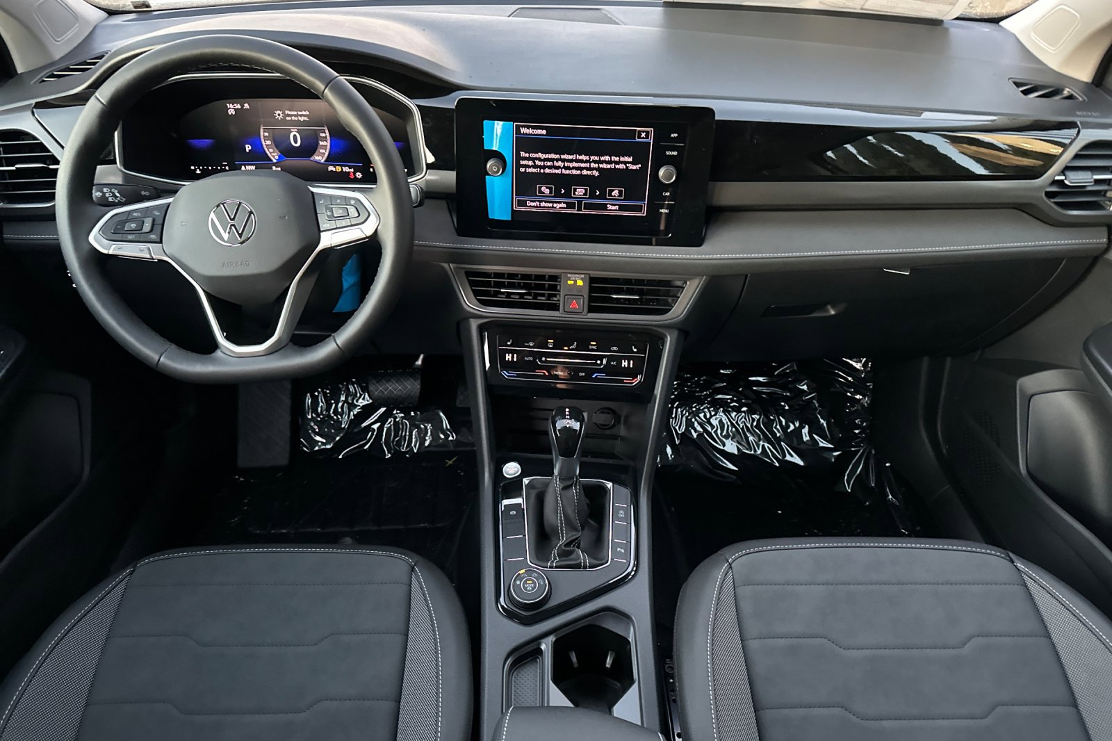 New 2026 Volkswagen Taos SE image 13