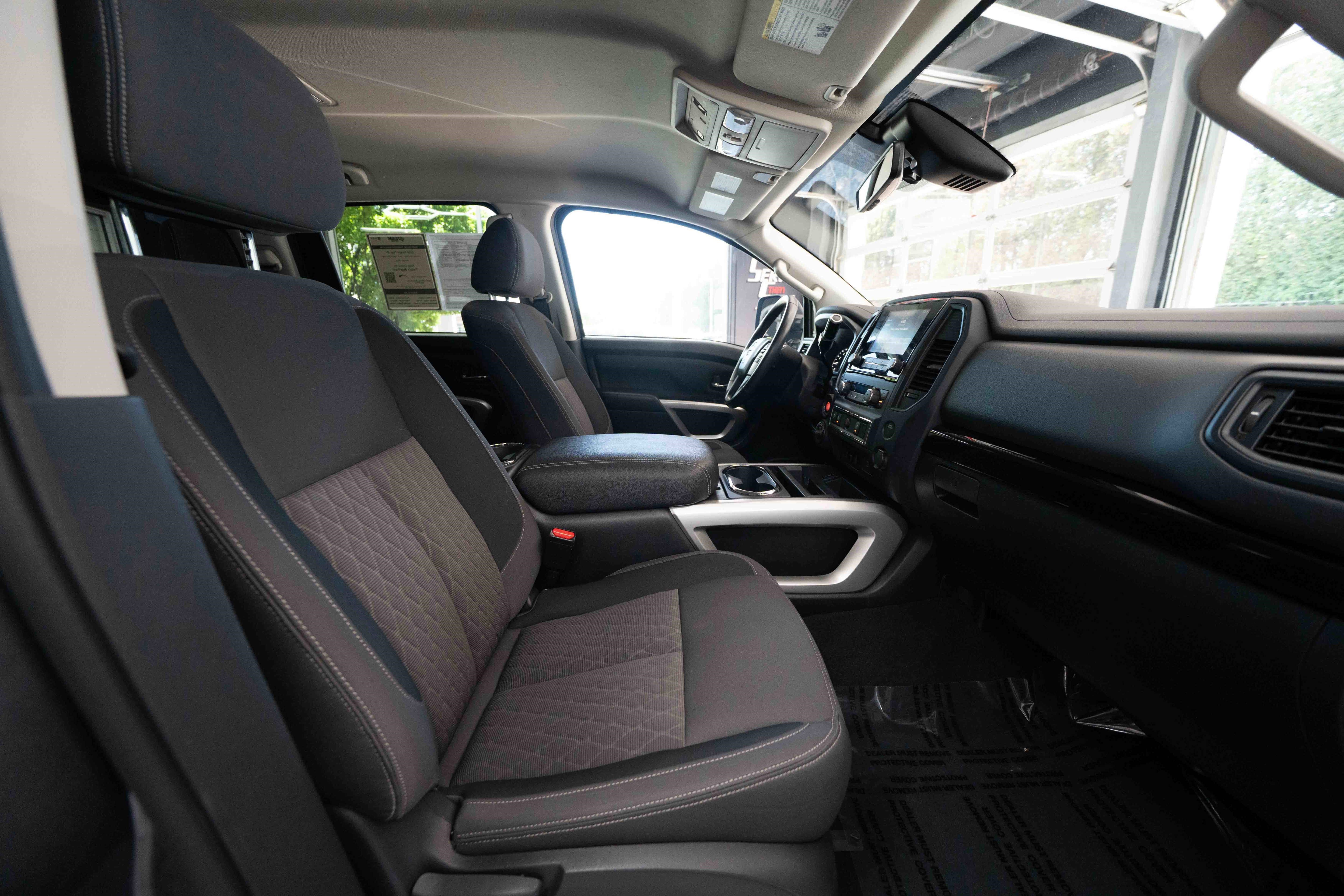 Used 2024 Nissan Titan SV w/ SV Convenience Package AWD/4WD image 26