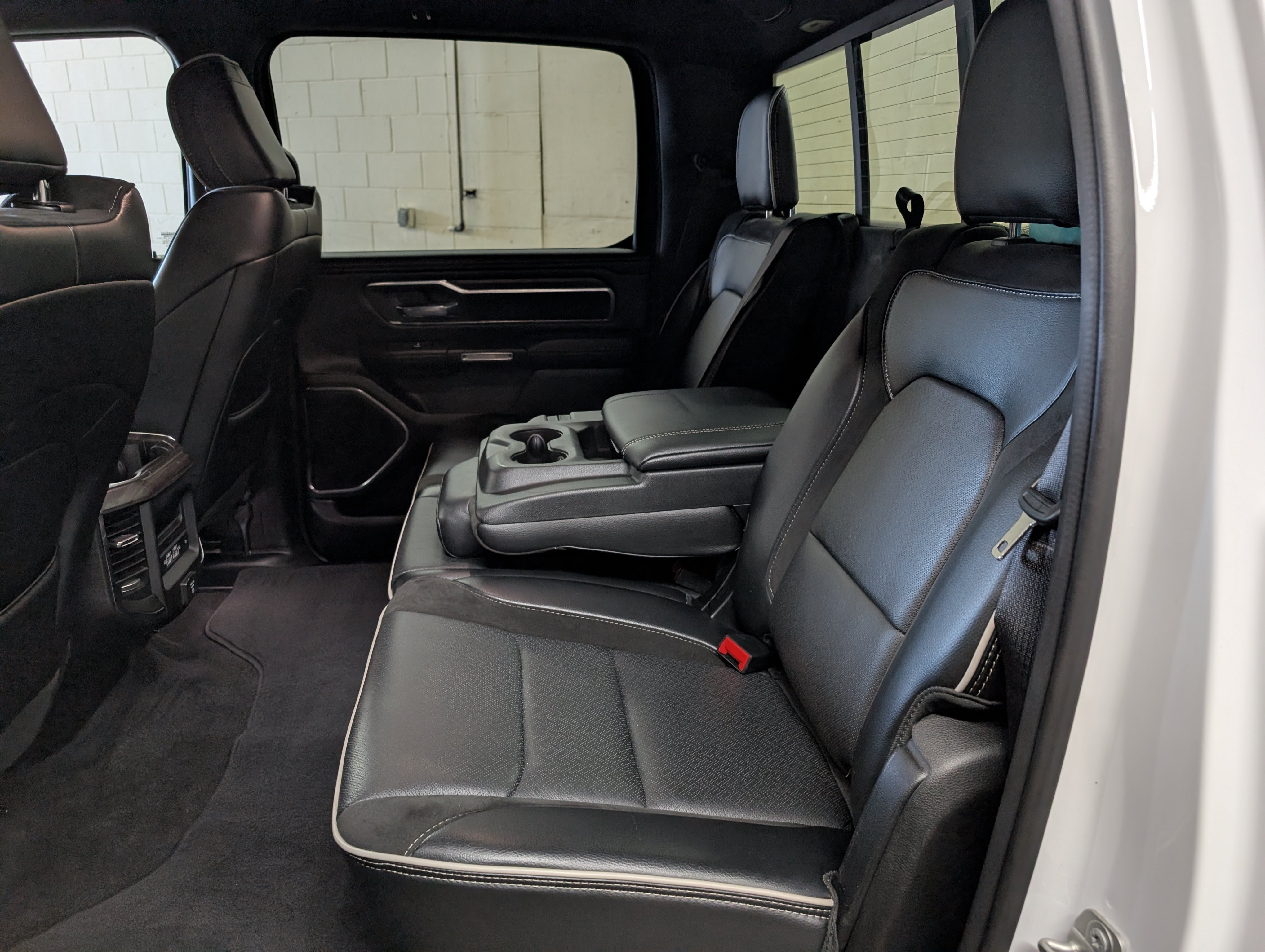 Used 2025 RAM 1500 Laramie AWD/4WD image 7
