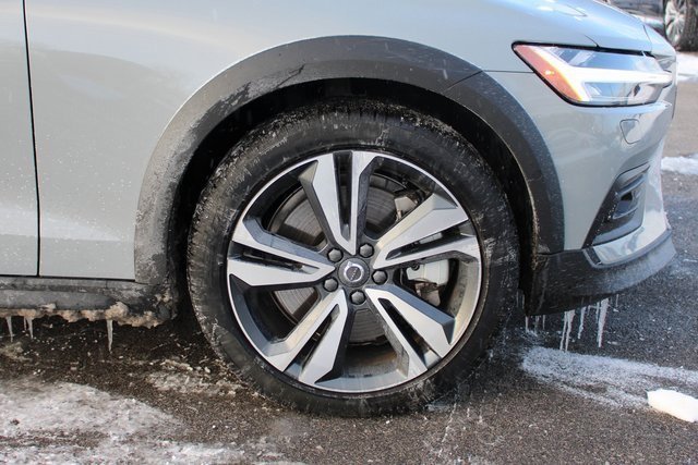 Used 2025 Volvo V60 B5 Cross Country Plus image 39