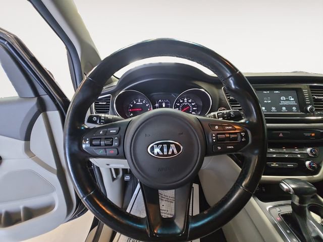 Used 2017 Kia Sedona LX w/ LX Essentials Premium Package FWD image 13