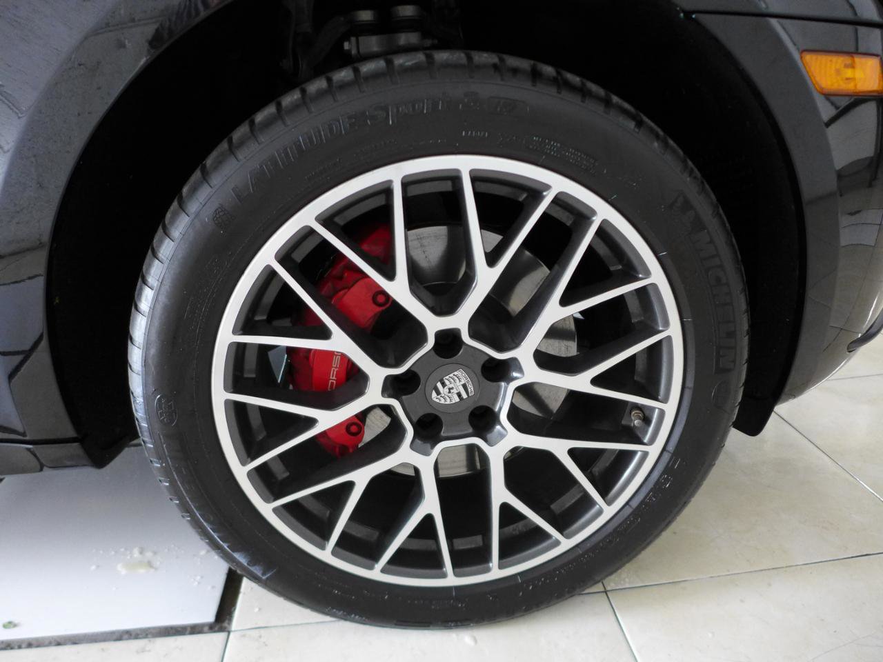 Used 2017 Porsche Macan Turbo AWD/4WD image 78