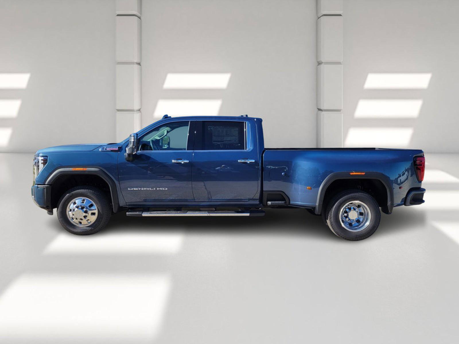 New 2026 GMC Sierra 3500 Denali w/ Denali Reserve Package image 4
