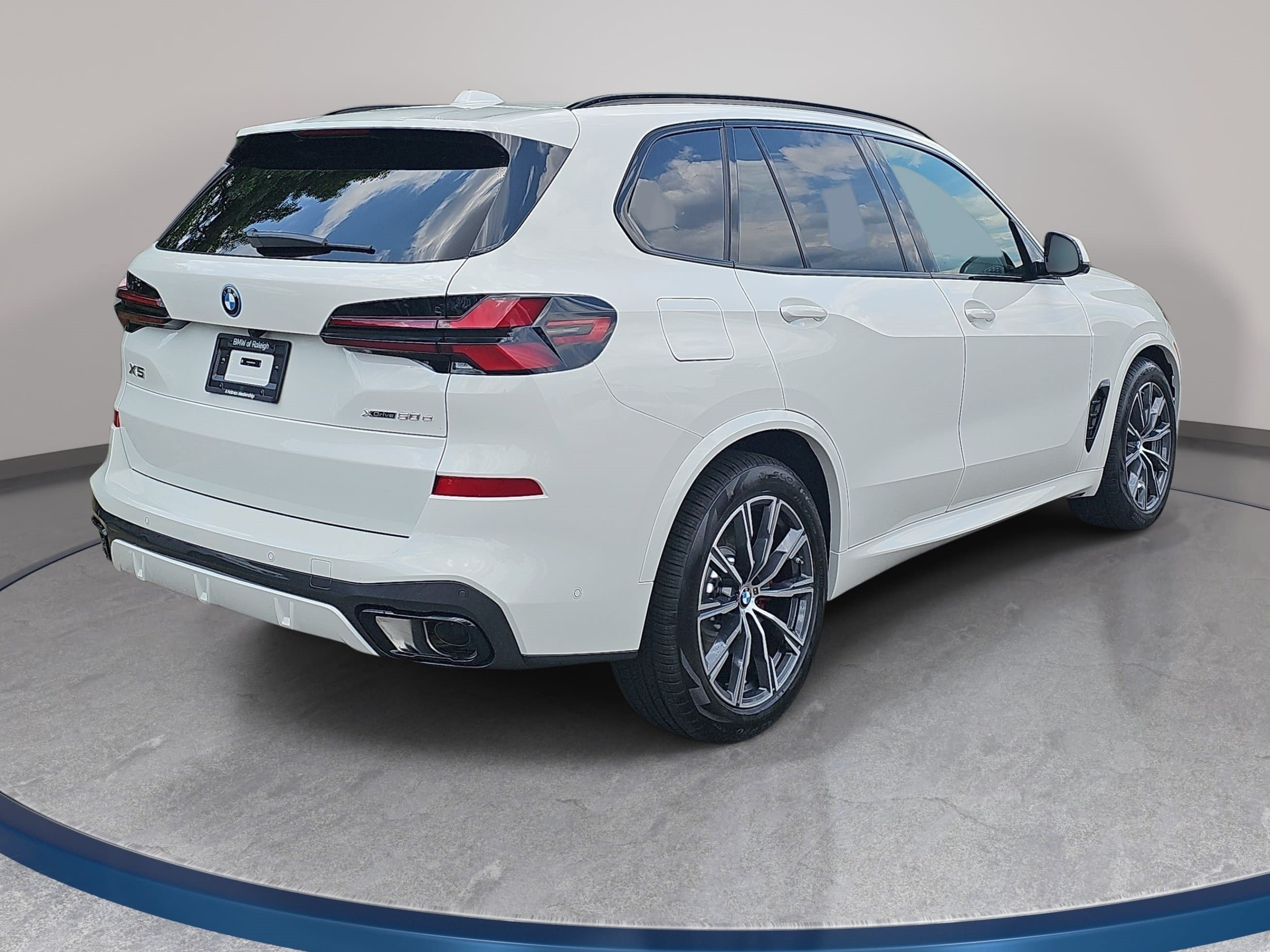 New 2026 BMW X5 xDrive50e w/ Executive Package AWD/4WD image 5