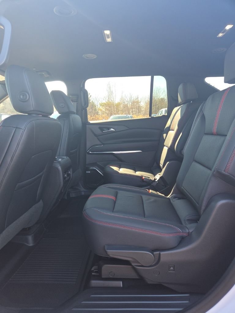 New 2026 Chevrolet Traverse RS w/ LPO, Floor Liner Package image 9