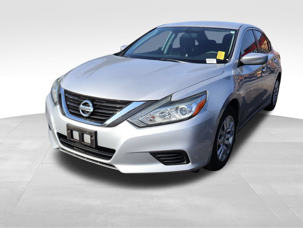 Used 2017 Nissan Altima 2.5 S w/ Power Driver Seat Package FWD image 2