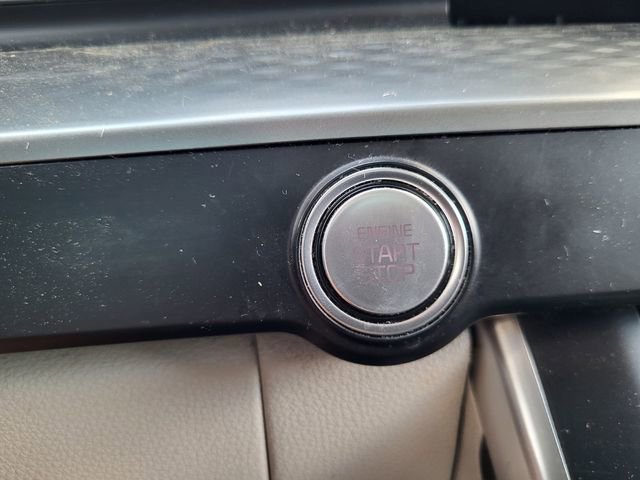 Used 2022 Kia Carnival LX FWD image 17