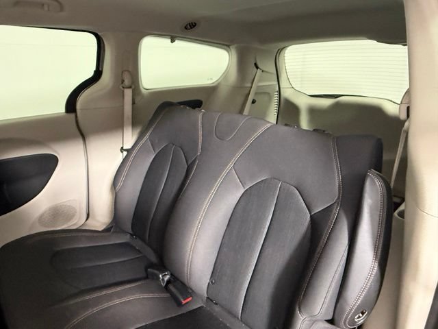 Used 2018 Chrysler Pacifica L FWD image 34