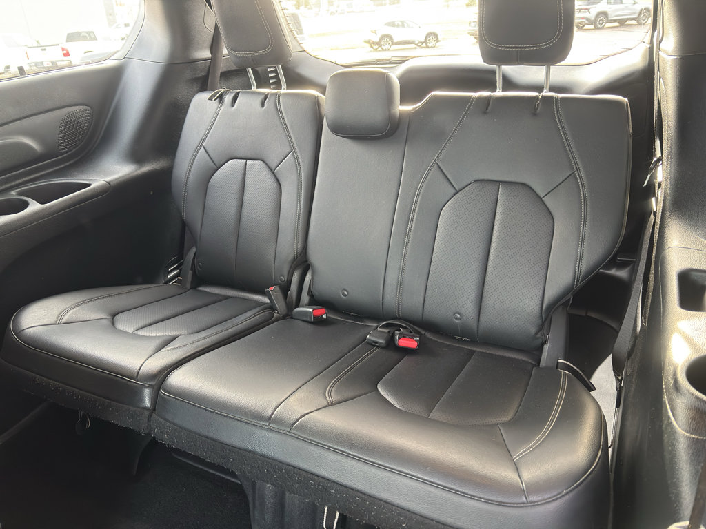 Used 2018 Chrysler Pacifica Touring-L w/ Premium Audio Group image 13