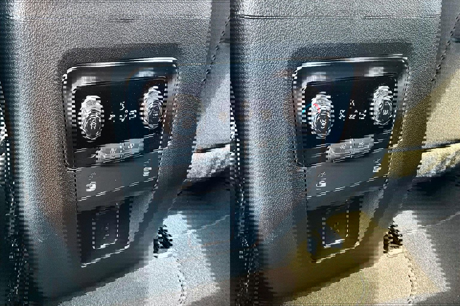 Used 2024 Chevrolet Tahoe LS image 33