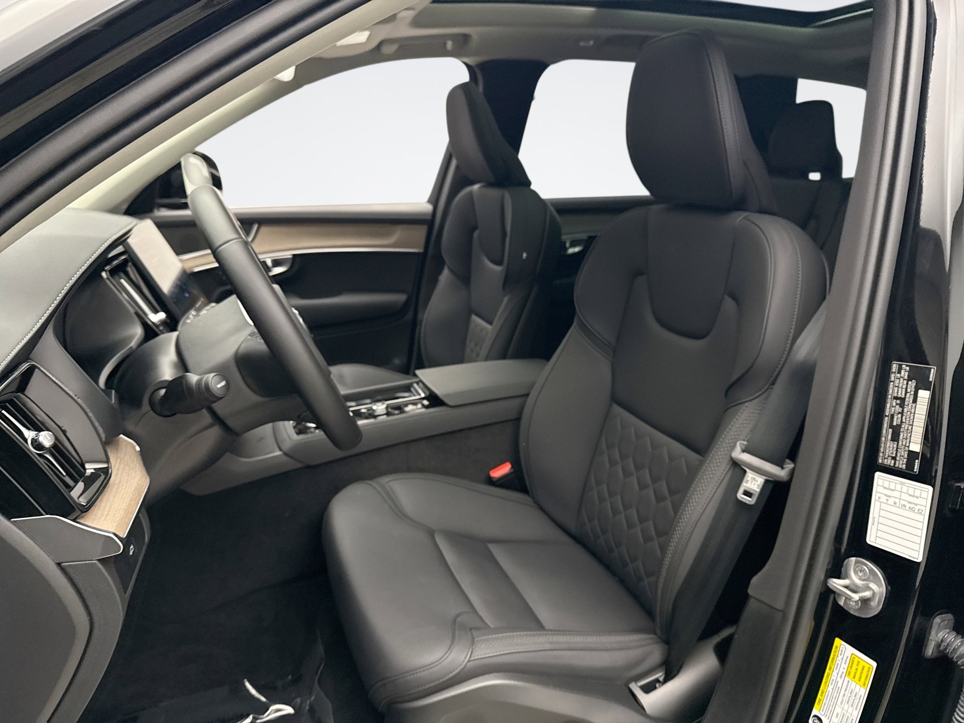 Used 2025 Volvo XC90 B6 Plus image 11