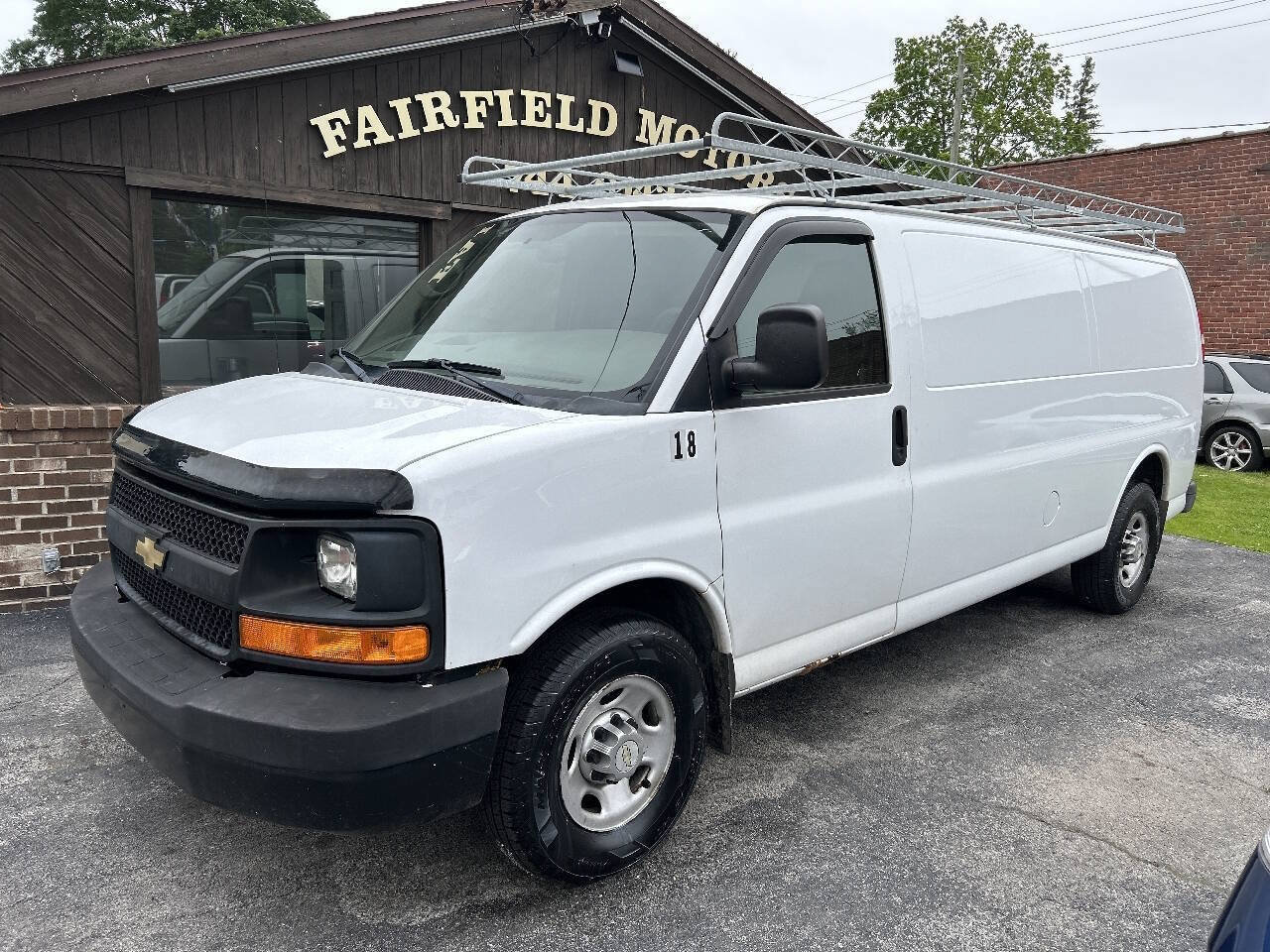 Used 2011 Chevrolet Express 2500 Extended RWD image 1