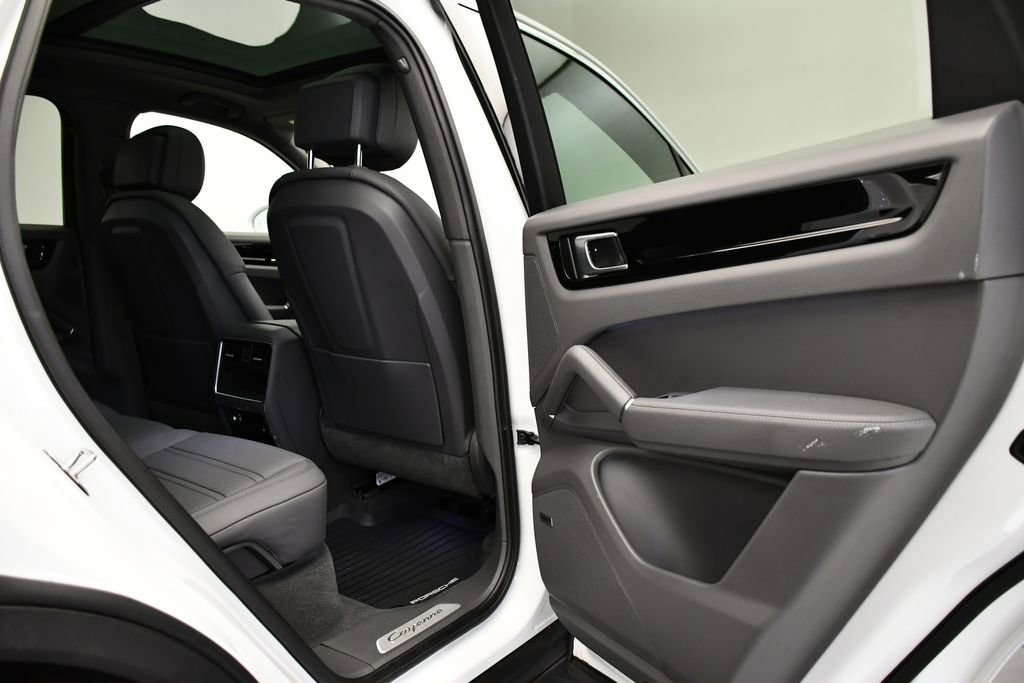Used 2023 Porsche Cayenne image 54