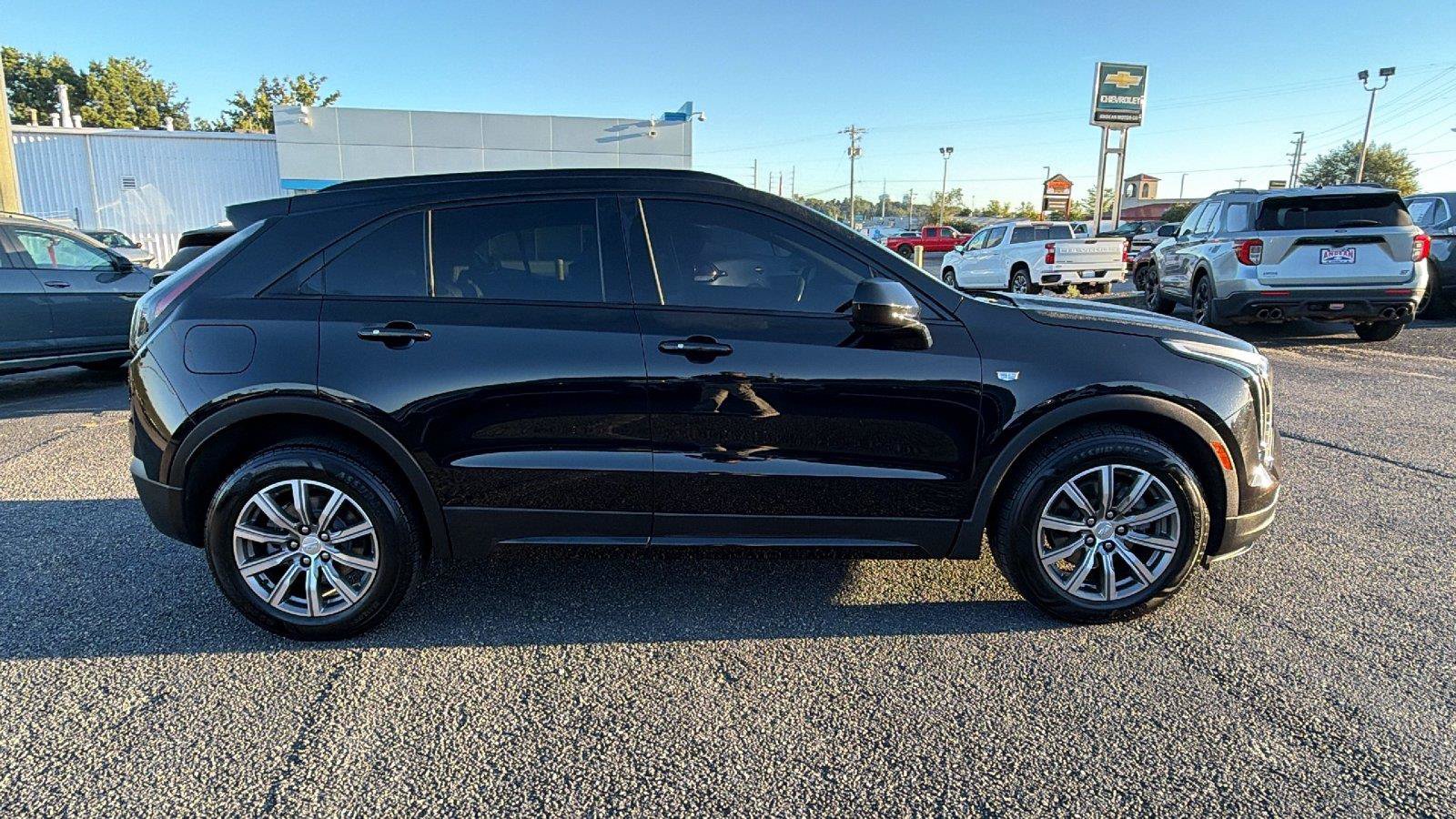 Used 2020 Cadillac XT4 Sport w/ Cold Weather Package FWD image 8