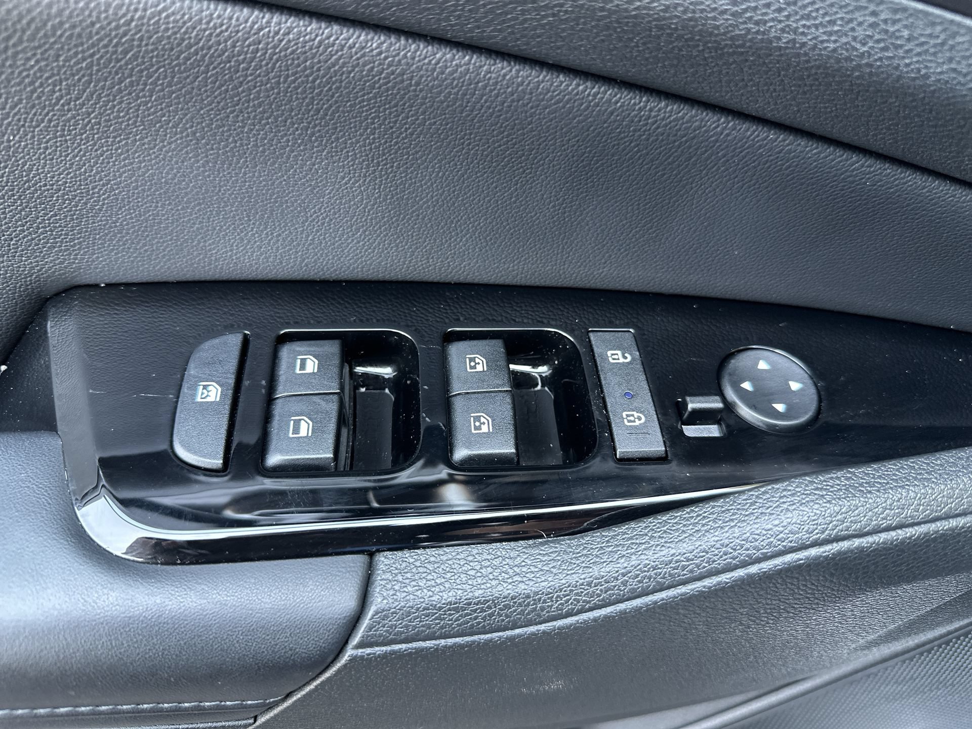 Used 2023 Kia Sportage EX FWD image 15