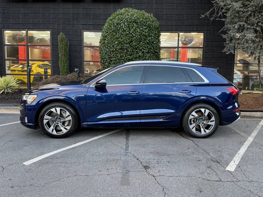 Used 2022 Audi e-tron Premium AWD/4WD image 9