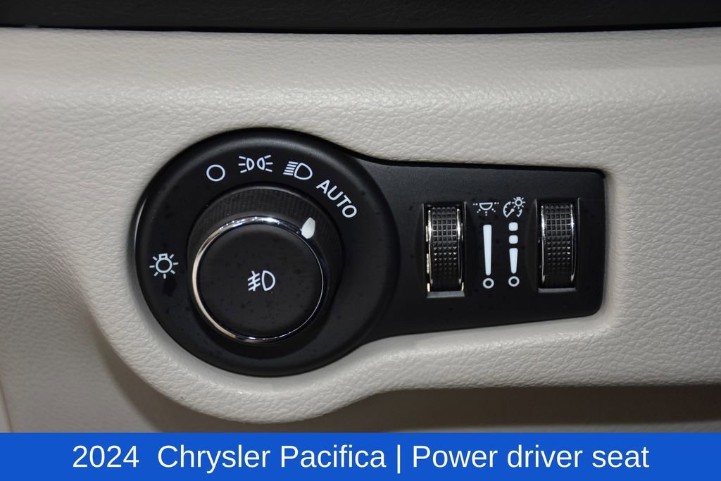 Used 2024 Chrysler Pacifica Touring-L image 9