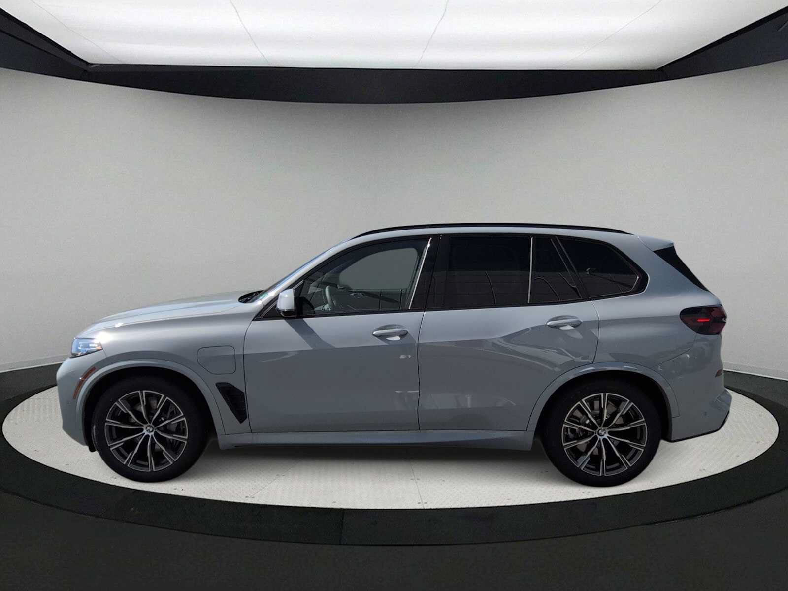 Used 2026 BMW X5 xDrive50e w/ M Sport Package AWD/4WD image 5