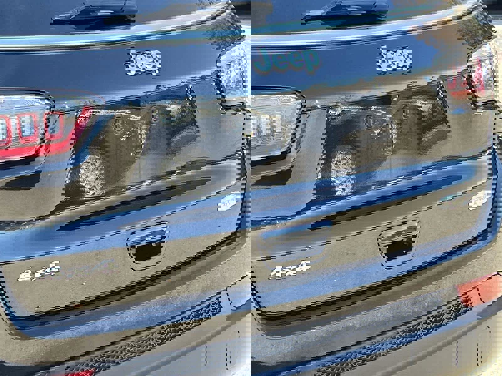 Used 2024 Jeep Compass Latitude image 10