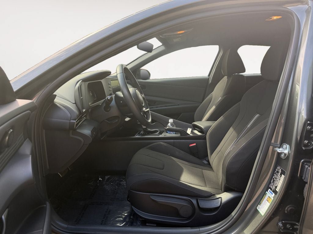 Certified 2025 Hyundai Elantra Sport FWD image 6