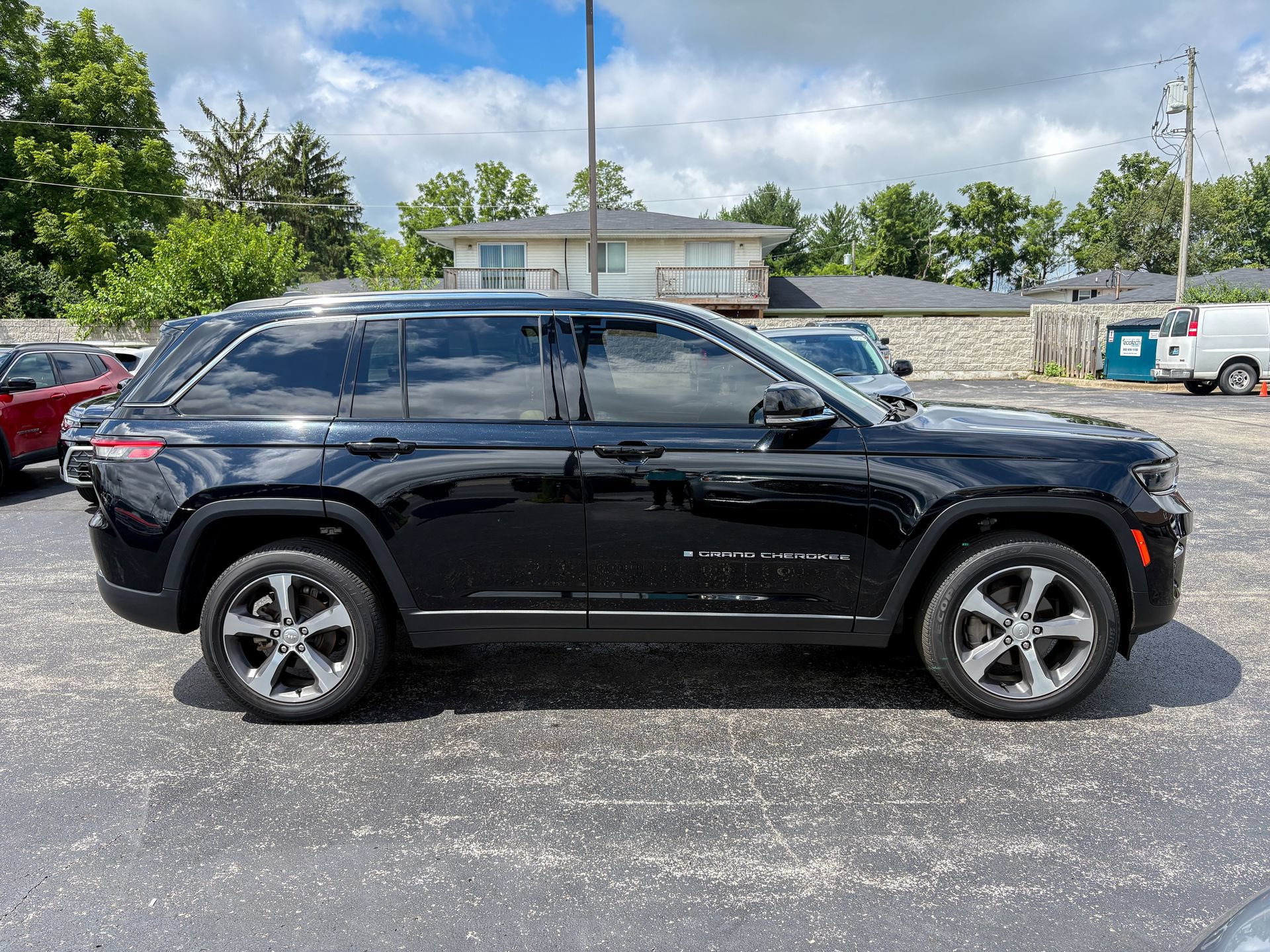 Used 2023 Jeep Grand Cherokee Limited w/ Luxury Tech Group II AWD/4WD image 19