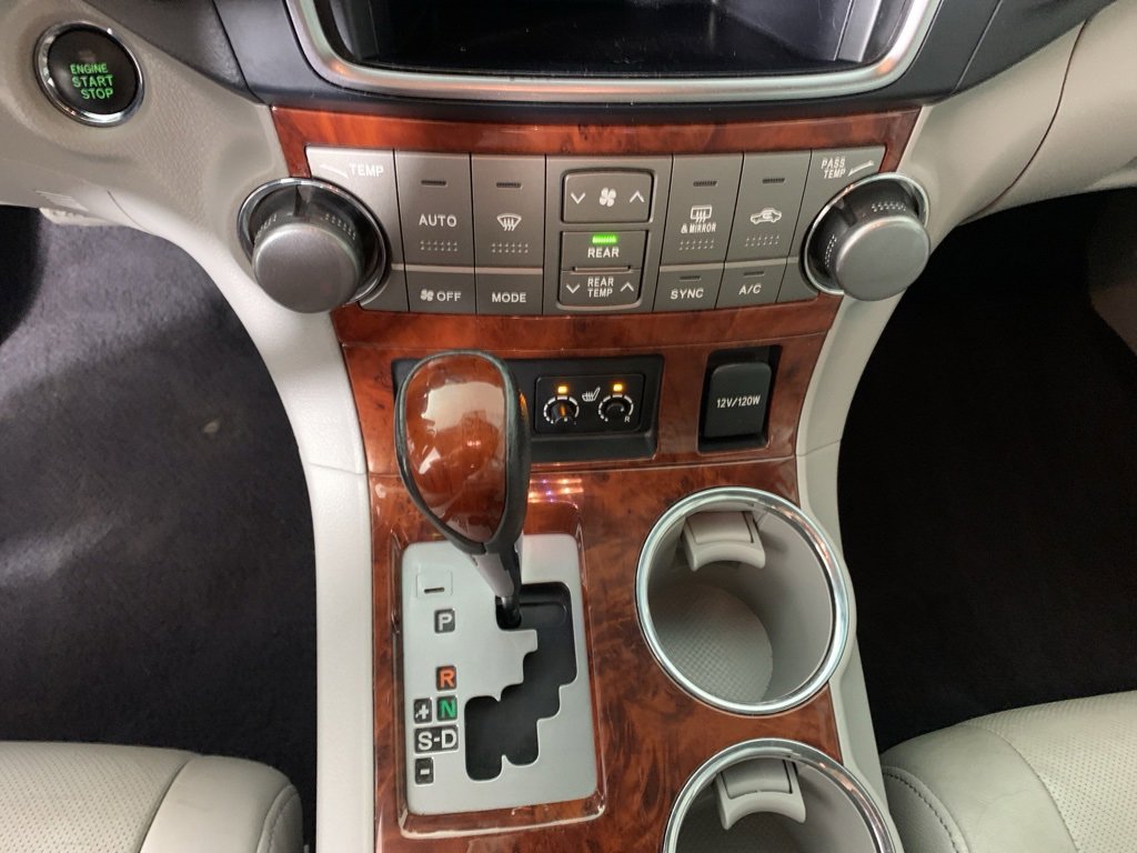 Used 2013 Toyota Highlander Limited image 27