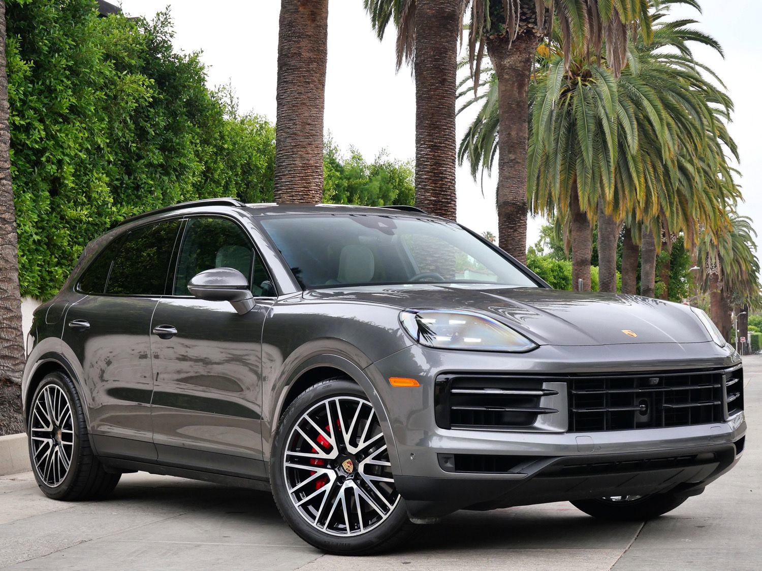 Used 2025 Porsche Cayenne S image 1