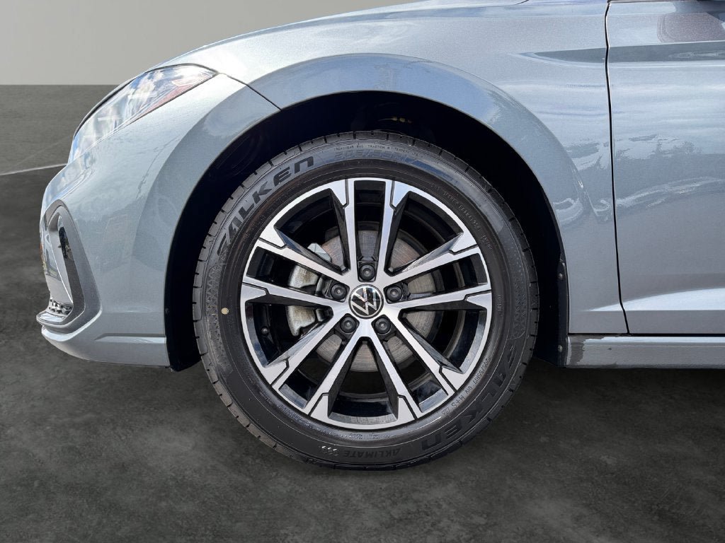 Used 2025 Volkswagen Jetta Sport FWD image 4