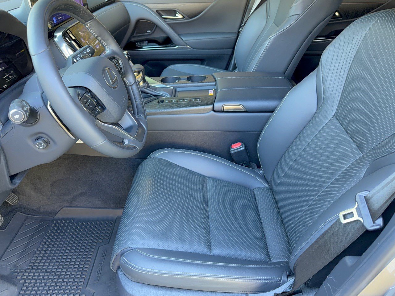 Certified 2025 Lexus LX 600 4WD w/ Appearance Package image 5
