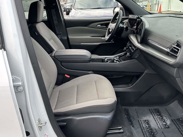 Used 2025 Chevrolet Traverse LT image 18