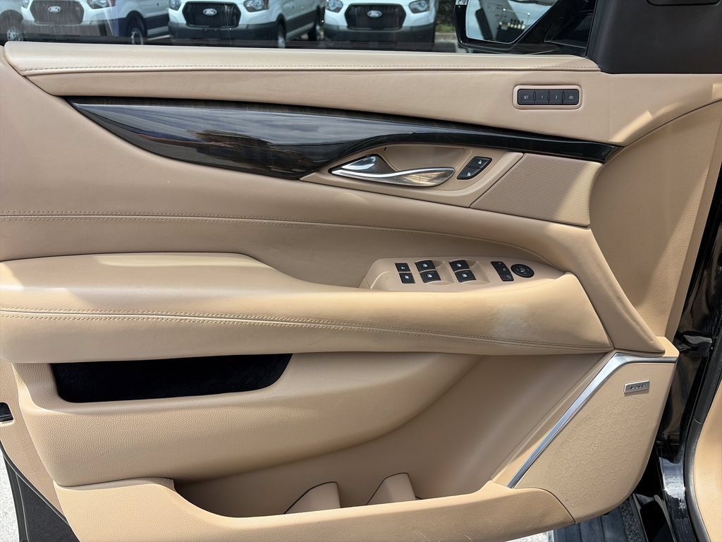 Used 2019 Cadillac Escalade Platinum AWD/4WD image 22