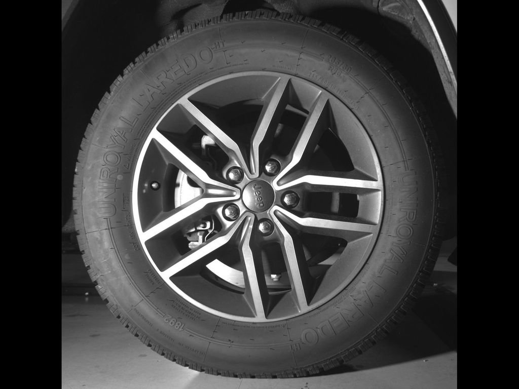 Used 2020 Jeep Grand Cherokee Limited AWD/4WD image 10