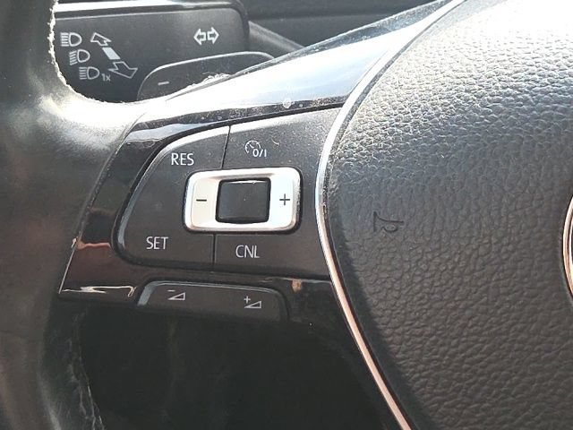 Used 2015 Volkswagen Golf S FWD image 35