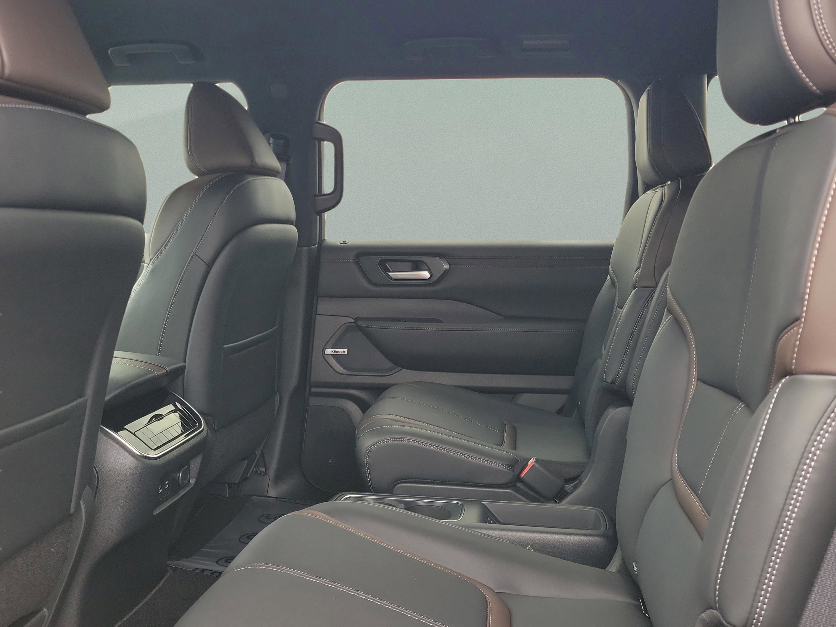 New 2026 Nissan Armada SL w/ Captain's Chari Seat Package RWD image 9