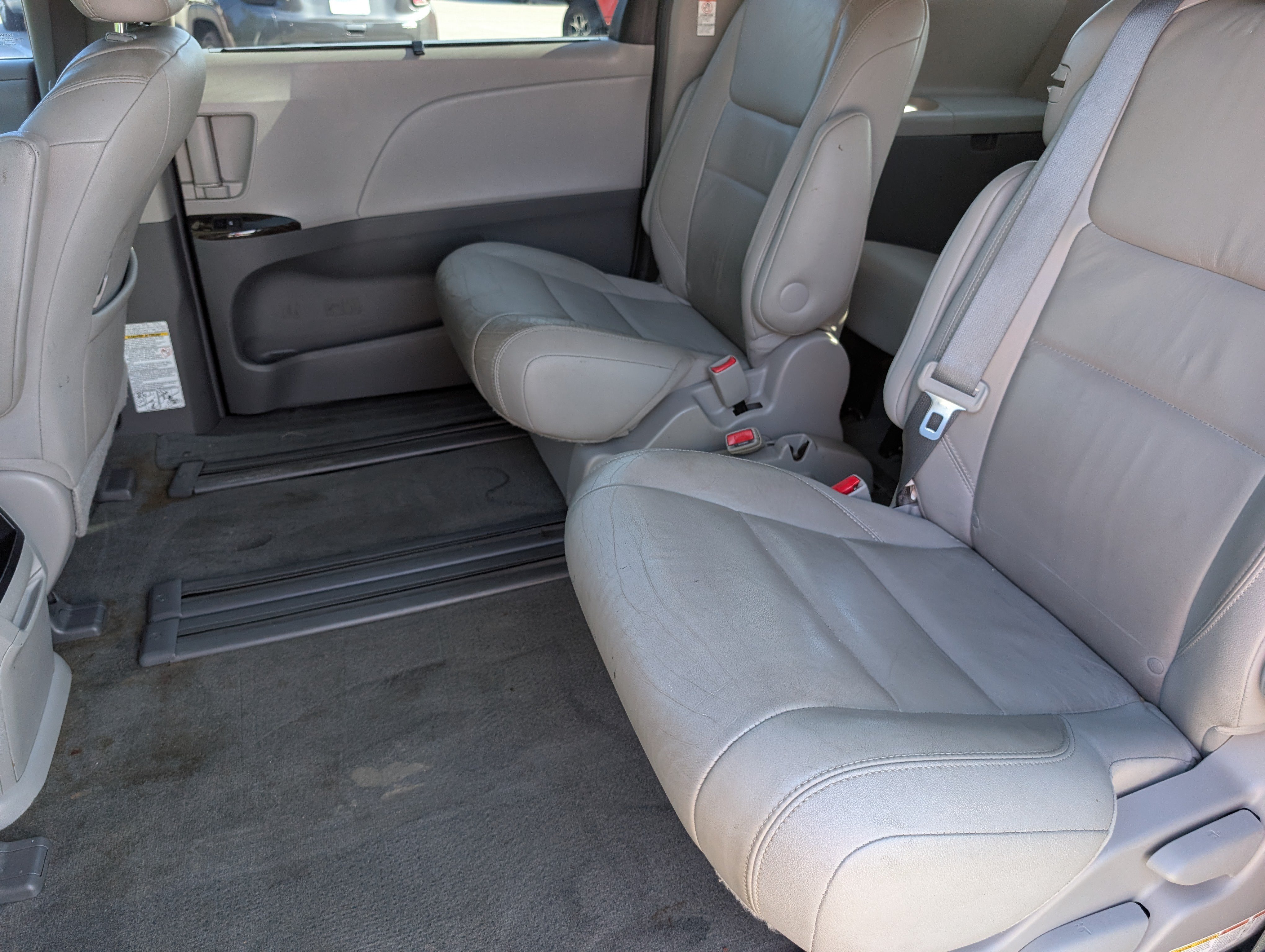 Used 2015 Toyota Sienna XLE FWD image 14