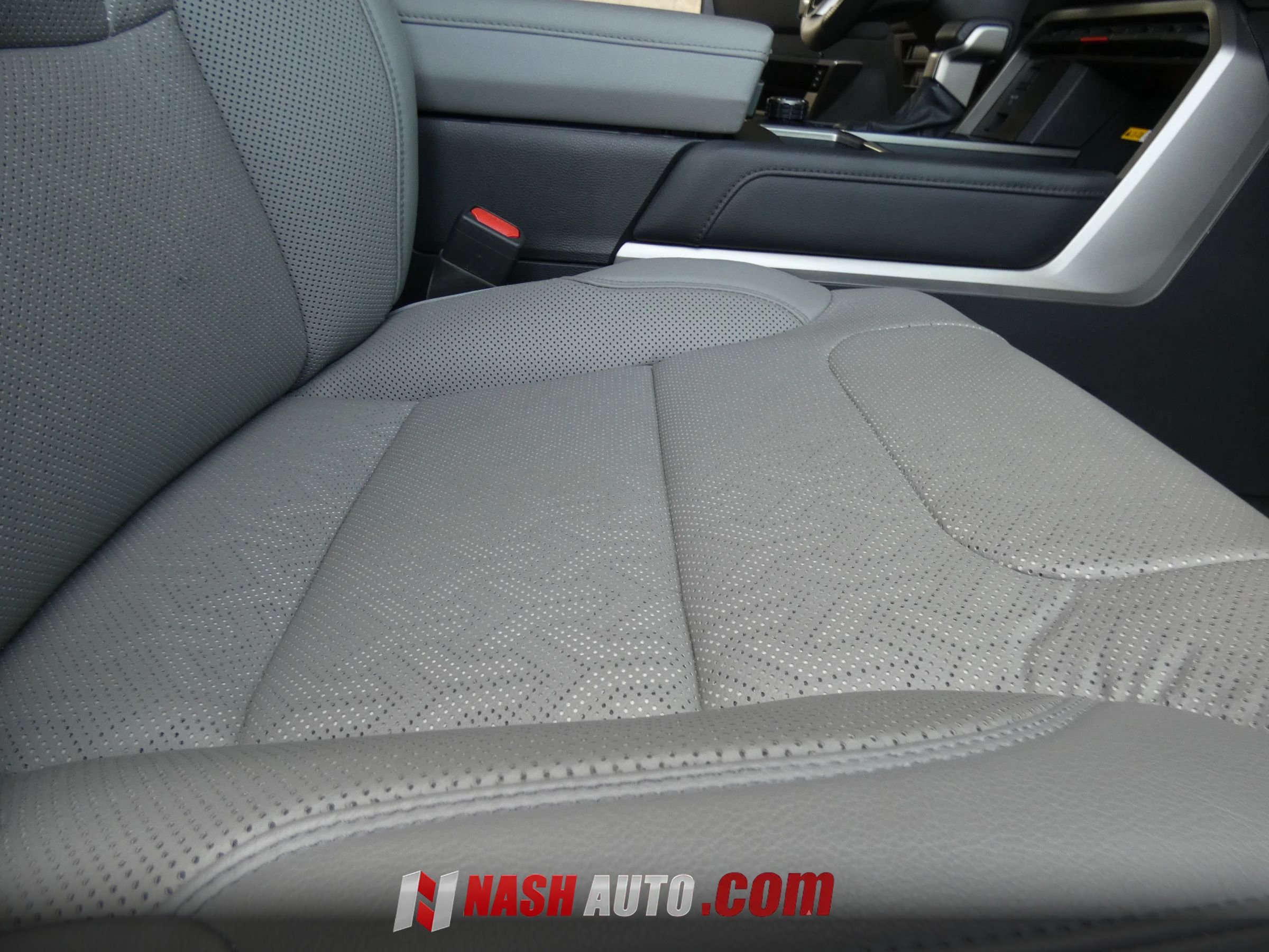 Used 2024 Toyota Tundra Limited w/ Power Package AWD/4WD image 34