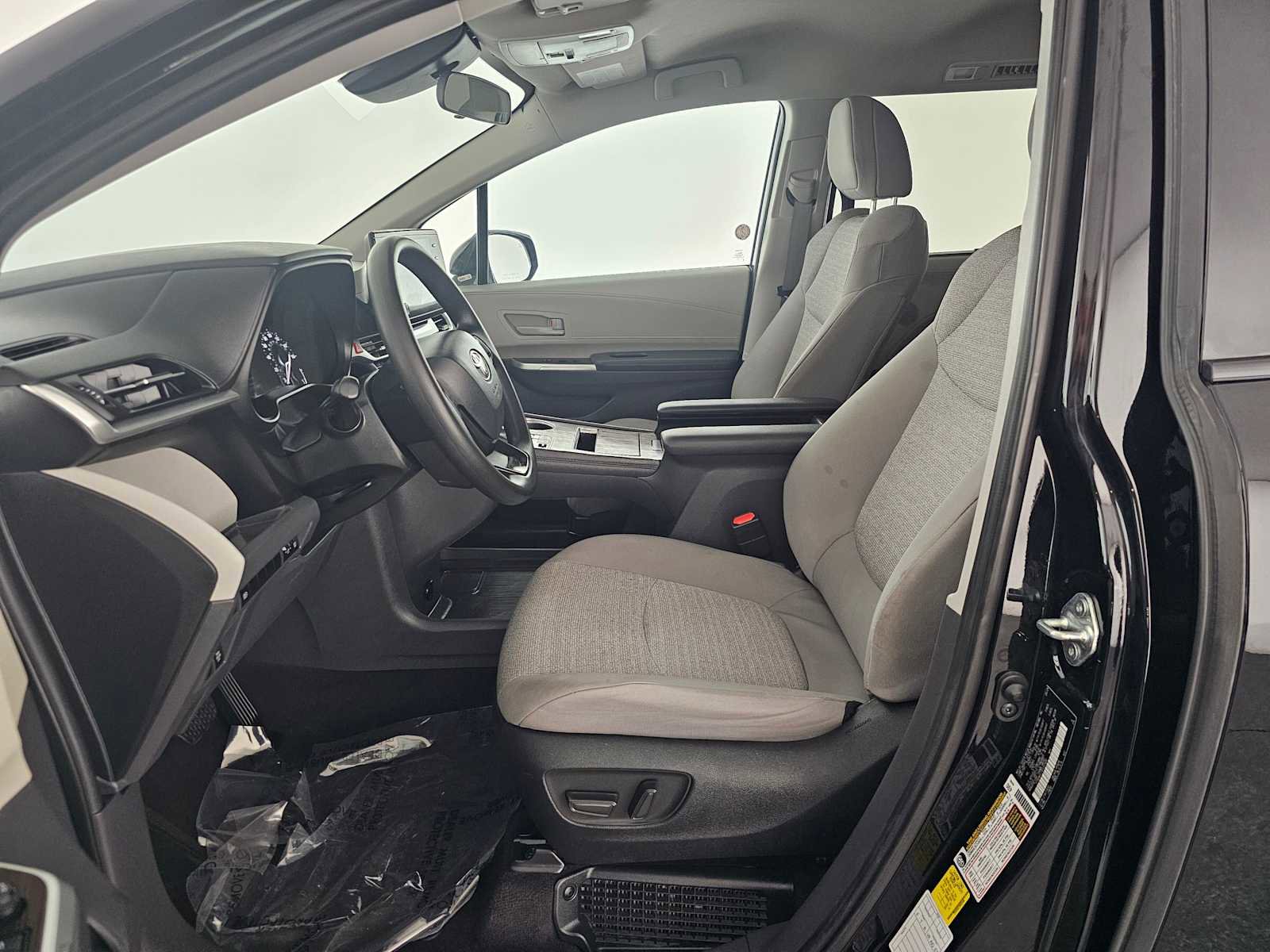 Used 2024 Toyota Sienna LE image 21