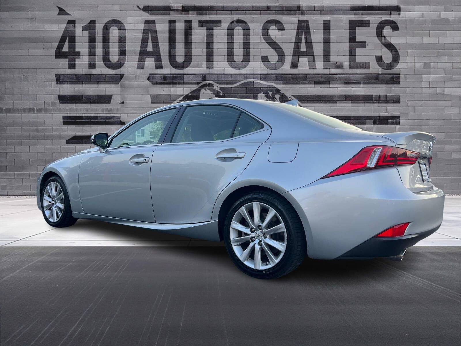 Used 2016 Lexus IS 200t image 8