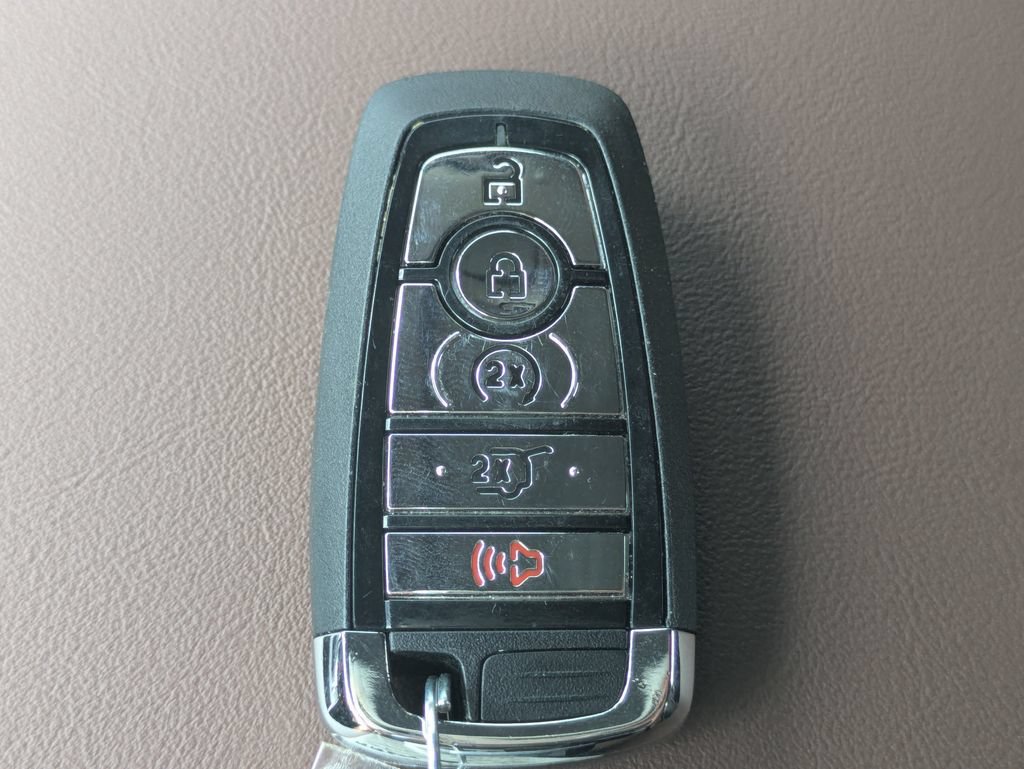 Certified 2025 Lincoln Aviator Reserve RWD image 30